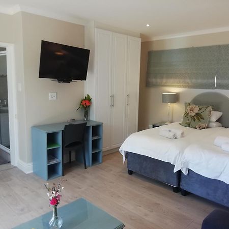 Maroela House Guest Accommodation Bellville Exterior photo