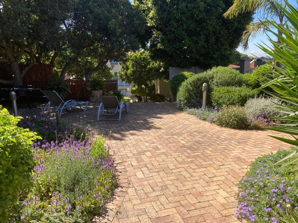 Maroela House Guest Accommodation Bellville Exterior photo